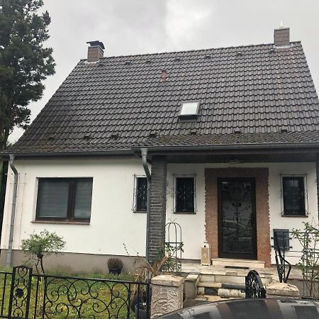 Souterrain Wohnung In Der Naehe Vom Duesseldorfer Flughafen Ratingen Bagian luar foto