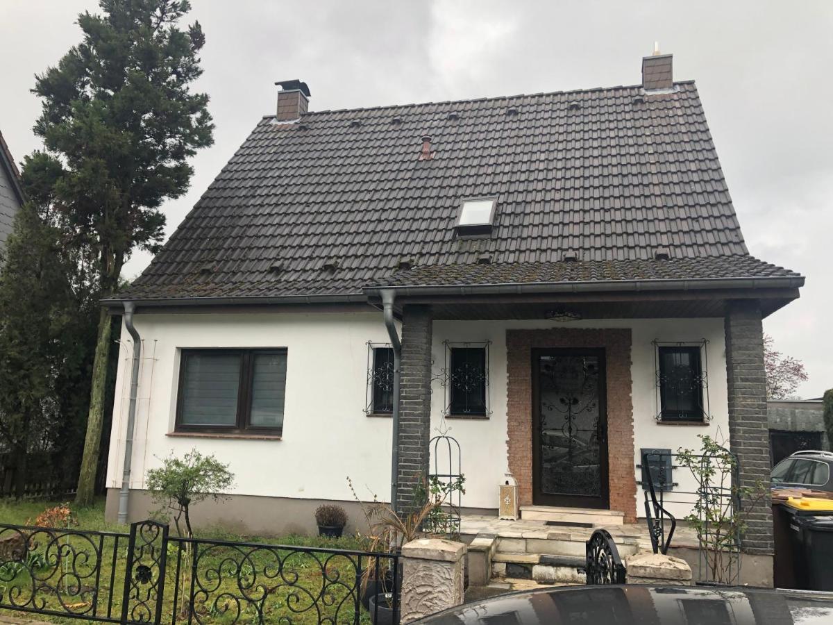 Souterrain Wohnung In Der Naehe Vom Duesseldorfer Flughafen Ratingen Bagian luar foto