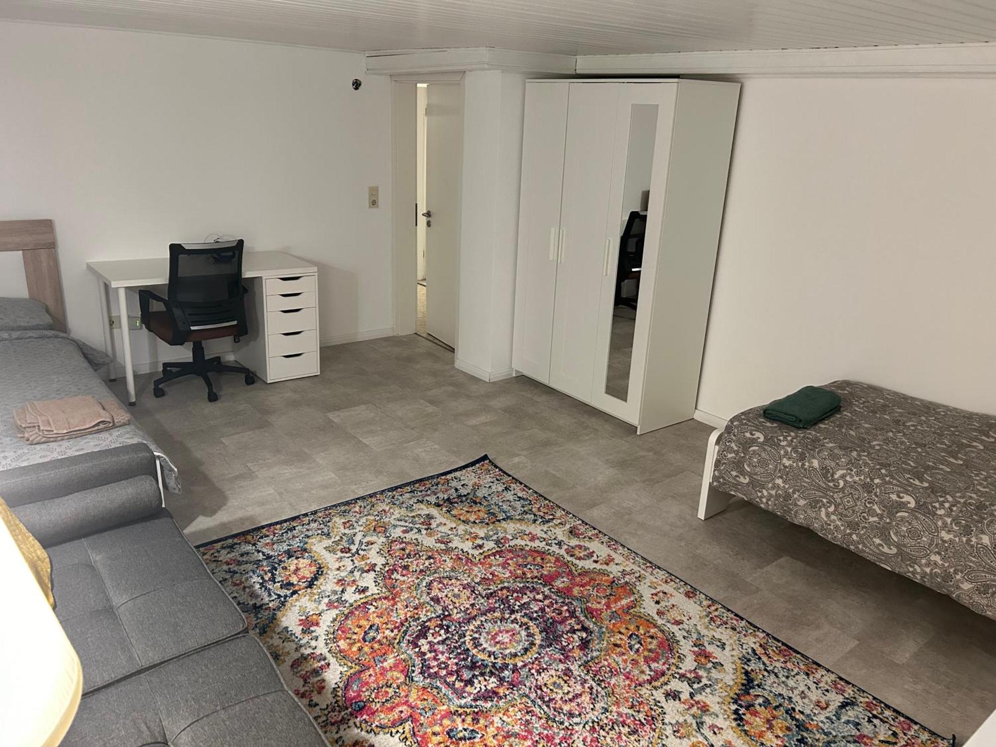Souterrain Wohnung In Der Naehe Vom Duesseldorfer Flughafen Ratingen Bagian luar foto
