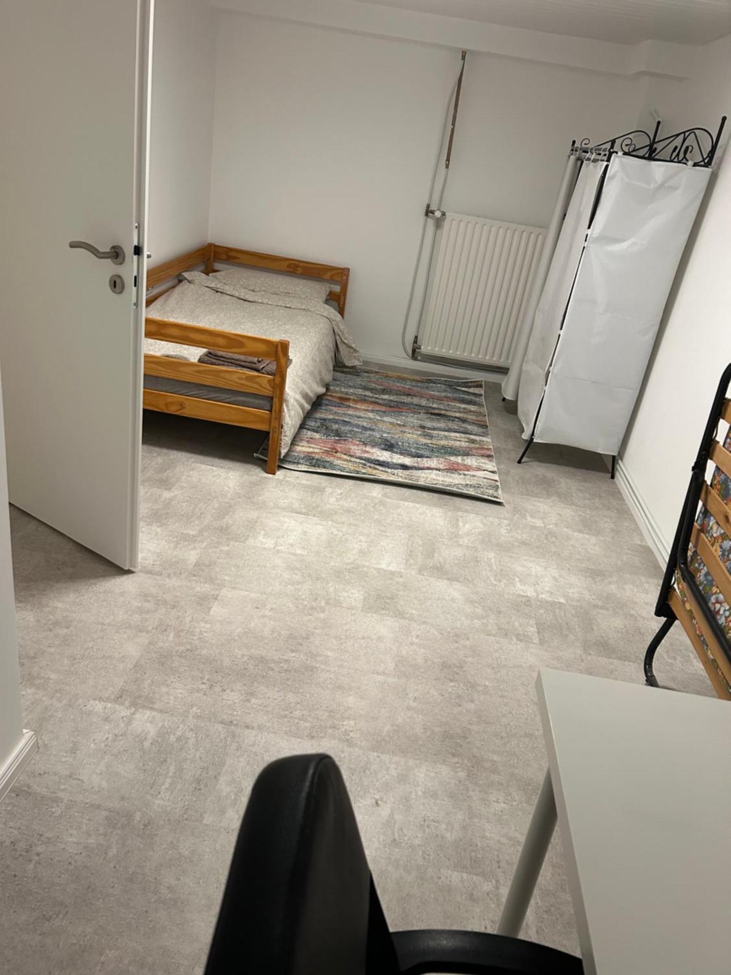 Souterrain Wohnung In Der Naehe Vom Duesseldorfer Flughafen Ratingen Bagian luar foto